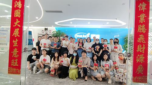 Mwen pral selebre yon festival bato dragon kontan!